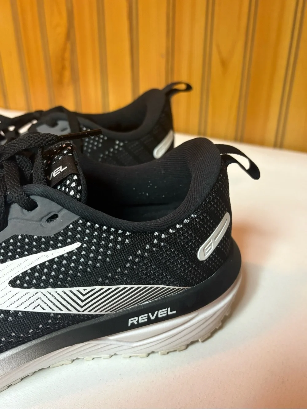 Brooks womens Revel Athletic Shoes - Black/White
